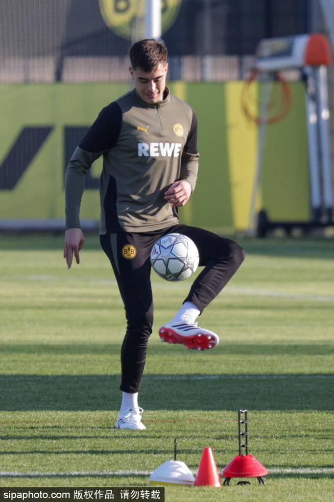 多特蒙德又出新星！赖尔森闪耀德甲，巴萨虎视眈眈